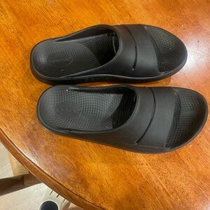 OOFOS Black Comfort Slides